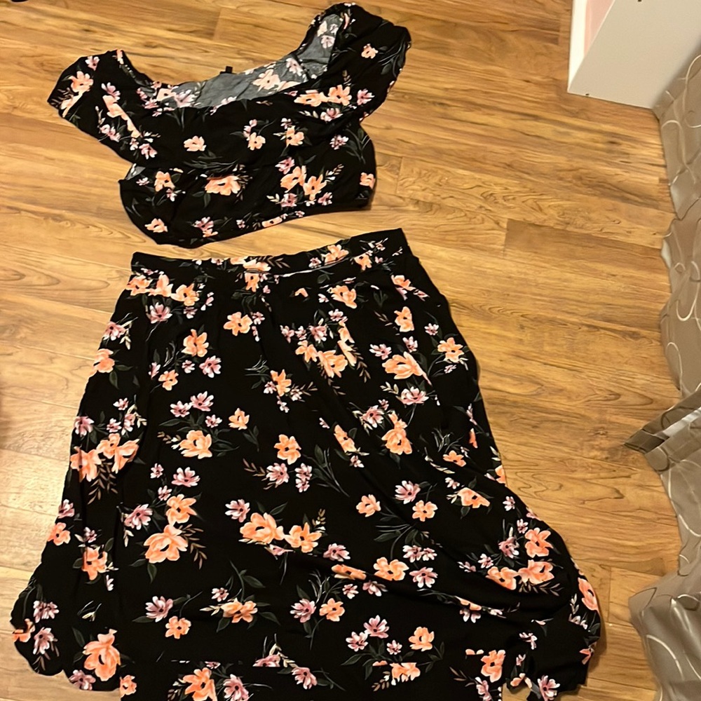 Torrid size 5 off the shoulder crop top and maxi skirt set